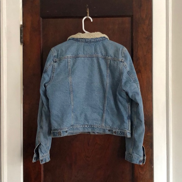 Levi’s Original Women’s Sherpa Trucker Jacket - Picture 2 of 5